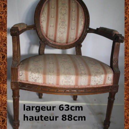 fauteuil médaillon