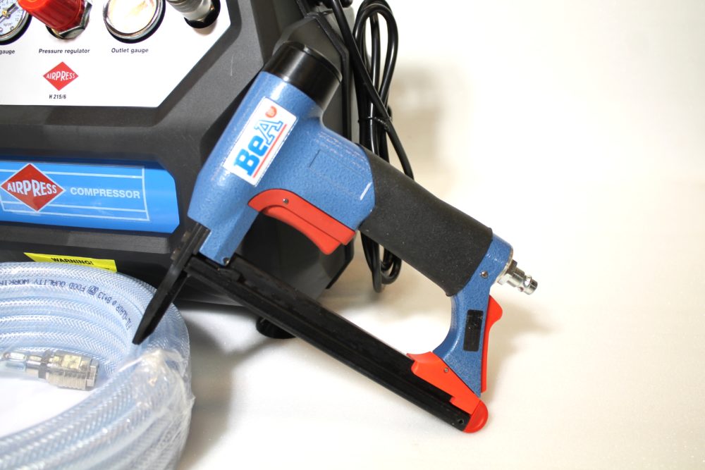 Kit compresseur + agrafeuse Bea type 71+ tuyau + boite d'agrafe – Image 4