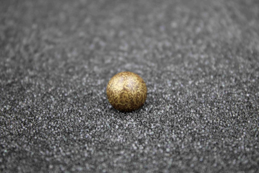 Clou décoratifs Altgold-gefleckt "E" 11mm de diamètres – Image 3