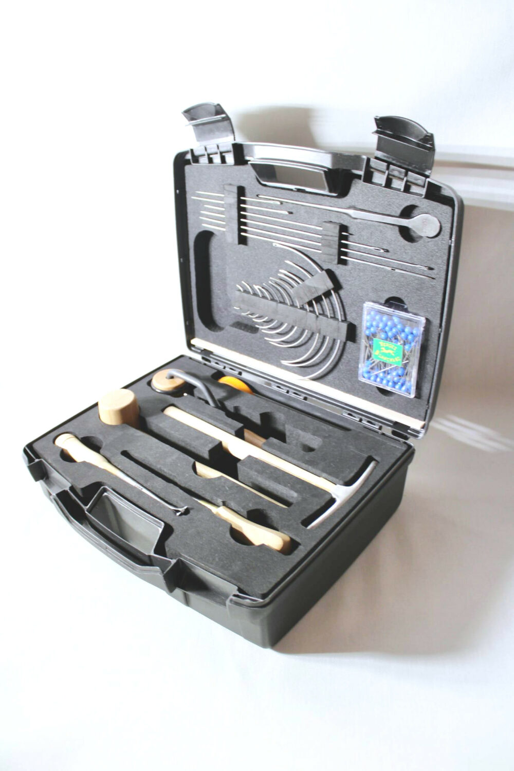 KIT D'OUTILS TAPISSIER COMPLET